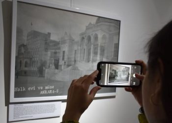 Tahran’da Cumhuriyetin 100. Yılında Tarihi Ankara Fotoğrafları Sergisi açıldı