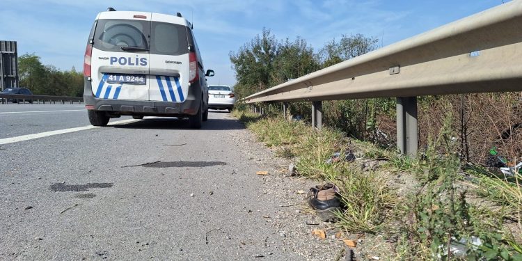 TEM’de feci kaza: Motosikletlinin kolu koptu