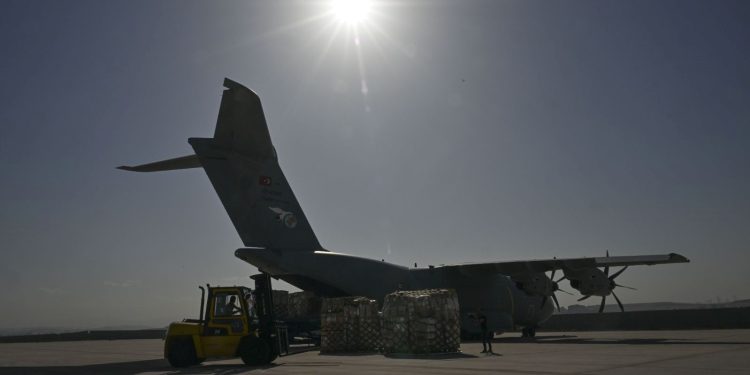 Türkiye’den Gazze’ye yardım eli: Uçak Mısır’a ulaştı